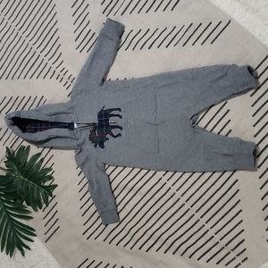 👶🏾Gently worn boys "Carter's" 1 piece jumpsuit size 9m